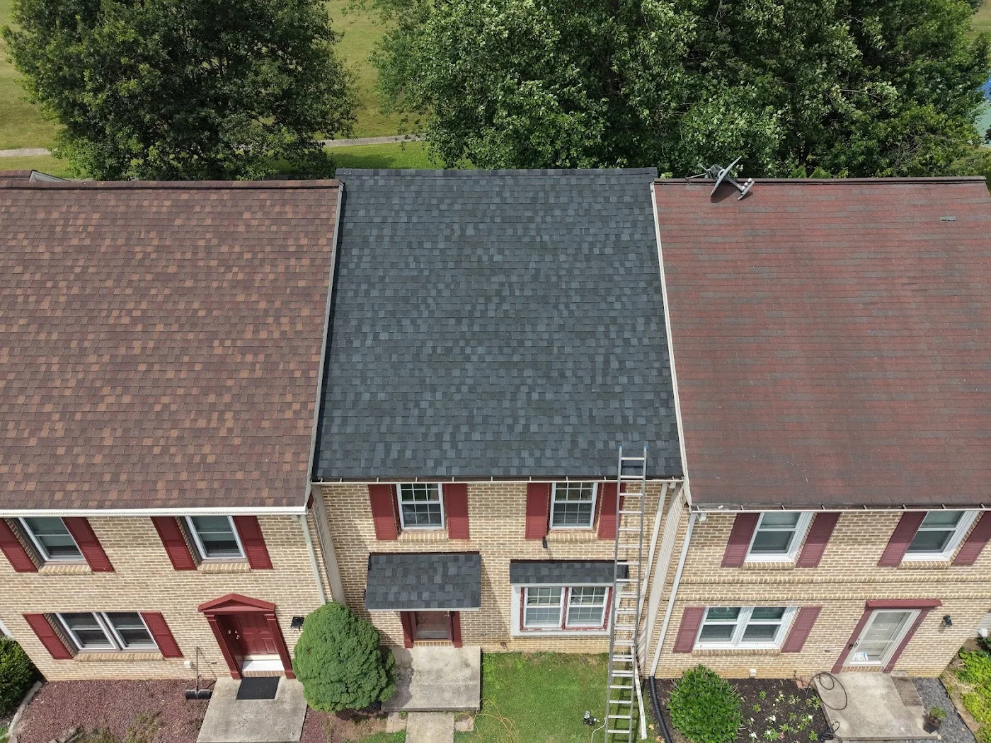 Dark shingle roof on a townhouse